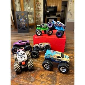 Monster Jam Monster Trucks lot of 6 Toy Vehicles Diecast Metal 1:64